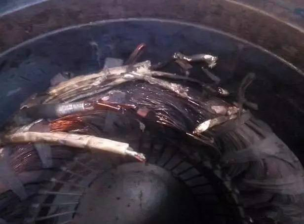 圖為一臺(tái)因高溫而燒壞的西瑪電機(jī) 圖為一臺(tái)因高溫而燒壞的西瑪電機(jī)
